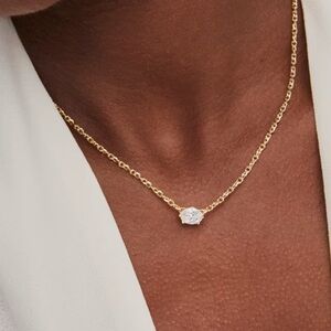 KENDRA SCOTT Elegant Gold Necklace with Crystal Pendant